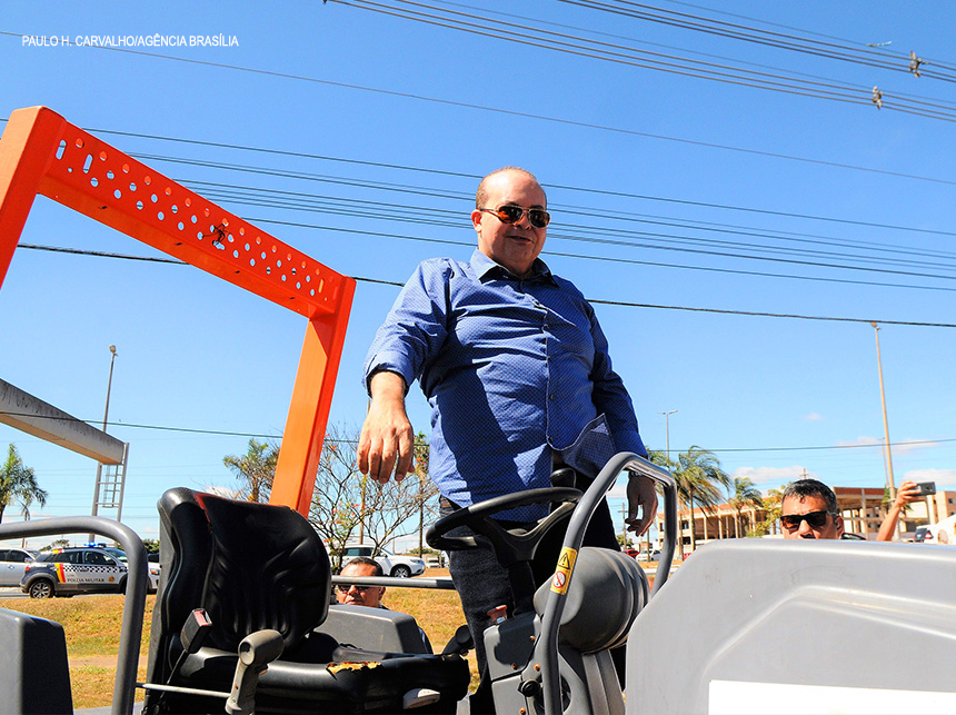 Ibaneis anuncia construção de viaduto em Recanto das Emas