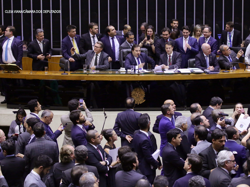 Câmara aprova em 2º turno, por 370 votos a 124, texto-base da reforma da Previdência