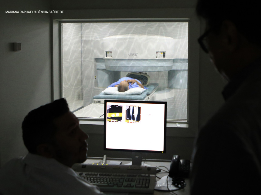 Secretaria de Saúde credencia clínicas e volta a fazer ressonância magnética no DF