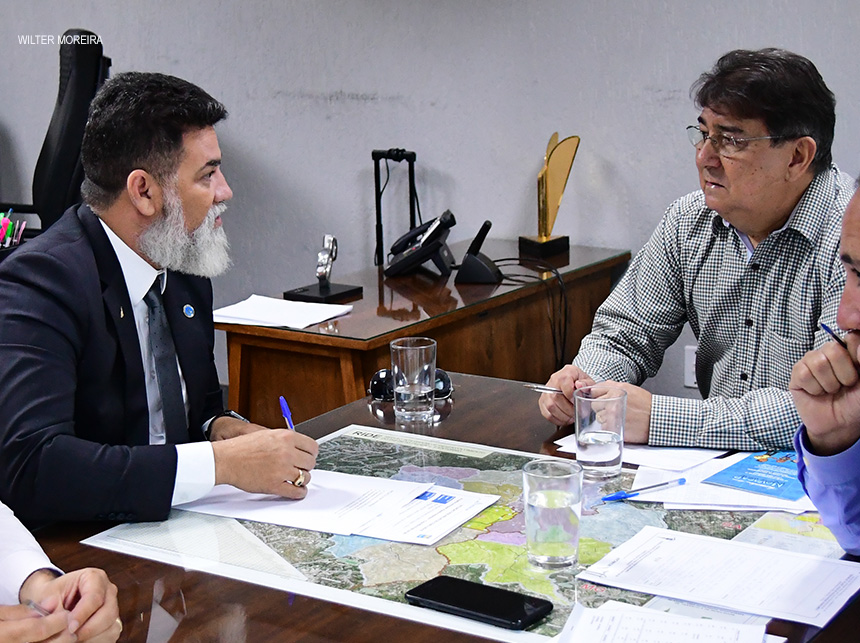 Jorge Vianna se reúne com presidente da Novacap para tratar de execução de obras em Samambaia