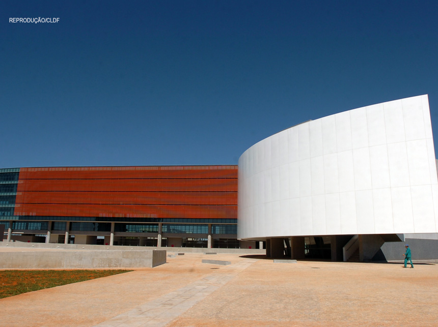 Seminário internacional discute uso de veículos elétricos no Brasil