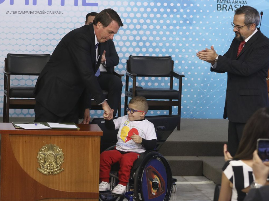 Governo federal lança carteira estudantil digital