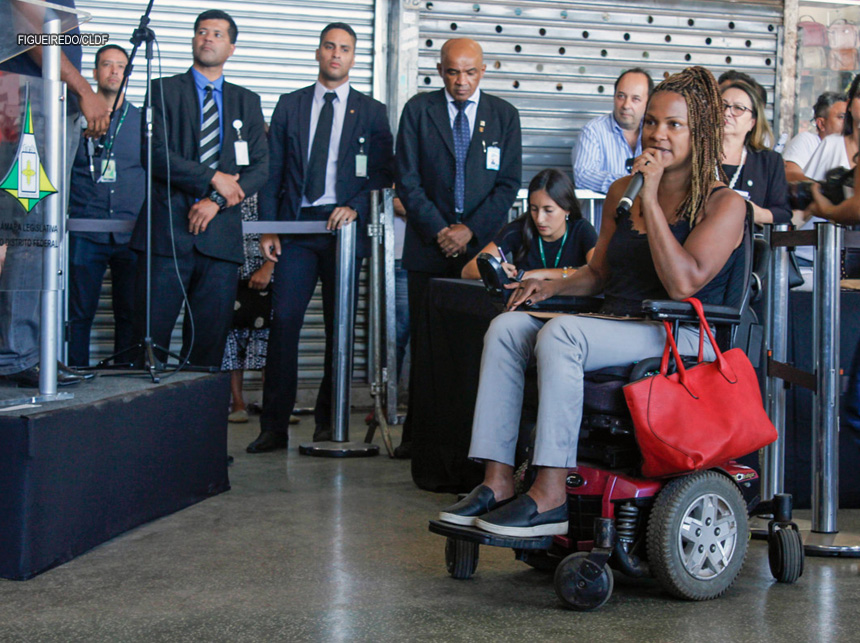 CLDF vai à Rodoviária e ouve os usuários do terminal