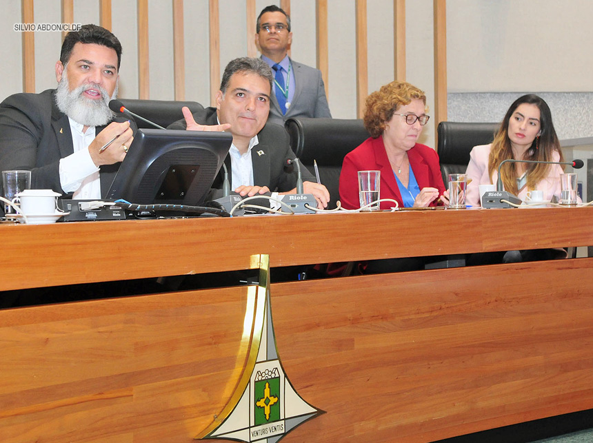 CLDF debate aplicação de recursos da FAP e integração de academia, governo e mercado