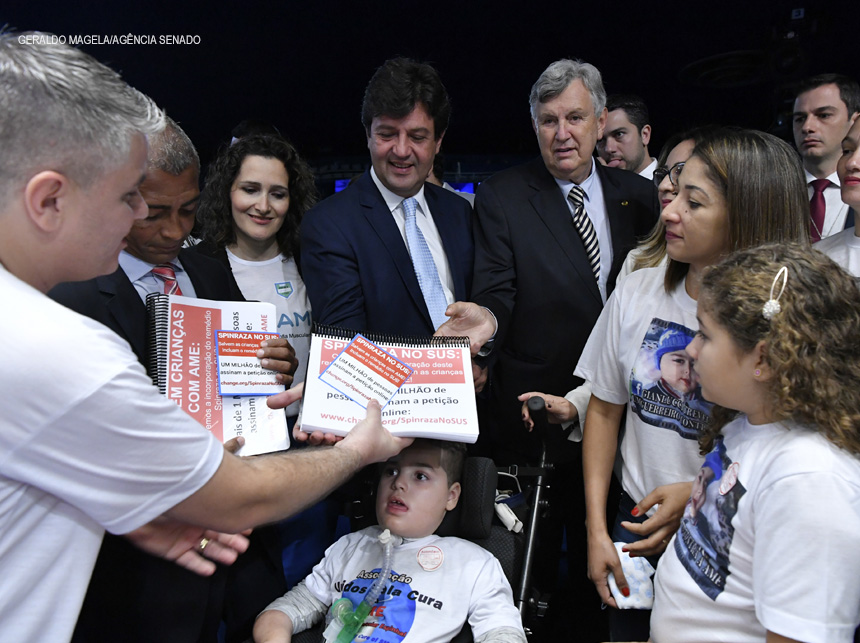 Medicamento para tratar AME começa a ser distribuído em novembro