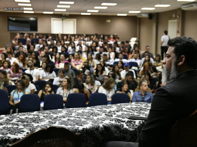 Projeto de Lei de Jorge Vianna cria Bolsa Estágio para estudantes da saúde no DF