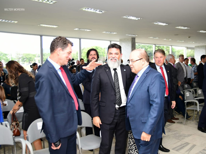 Jorge Vianna comemora anúncio do governador Ibaneis de pagamento das pecúnias aos servidores