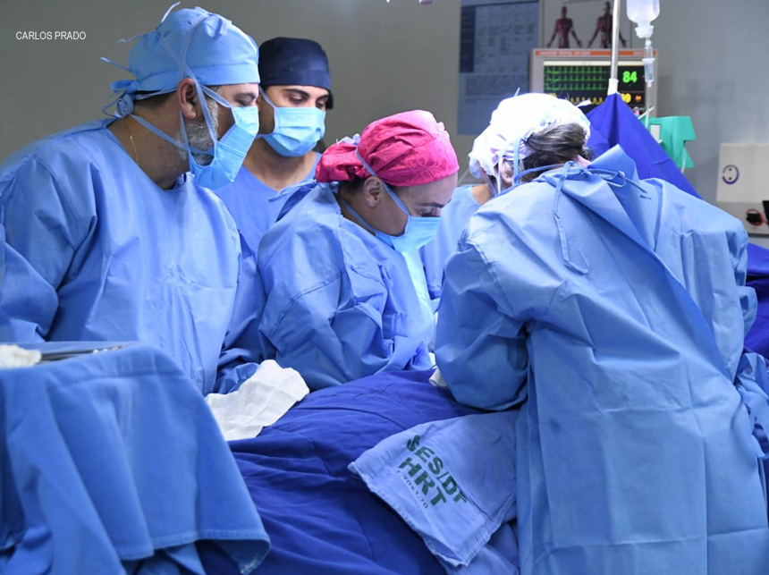 Jorge Vianna participa como voluntário do Outubro Rosa no Hospital Regional de Taguatinga