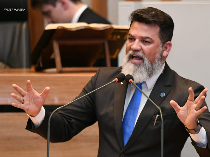 Jorge Vianna critica nomeações de gestores acusados de assédio moral na Secretaria de Saúde