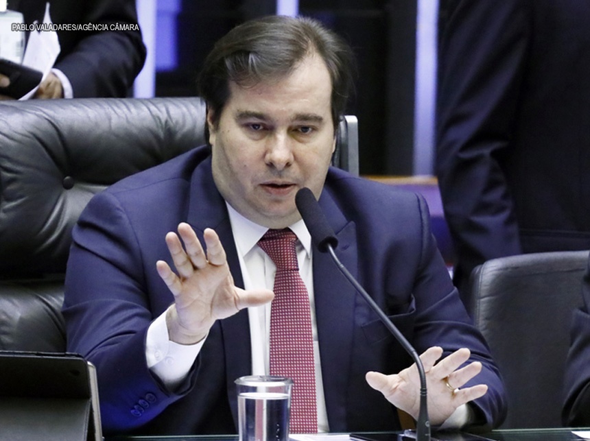 Rodrigo Maia diz que artigo desobrigando registro de jornalista será retirado de MP