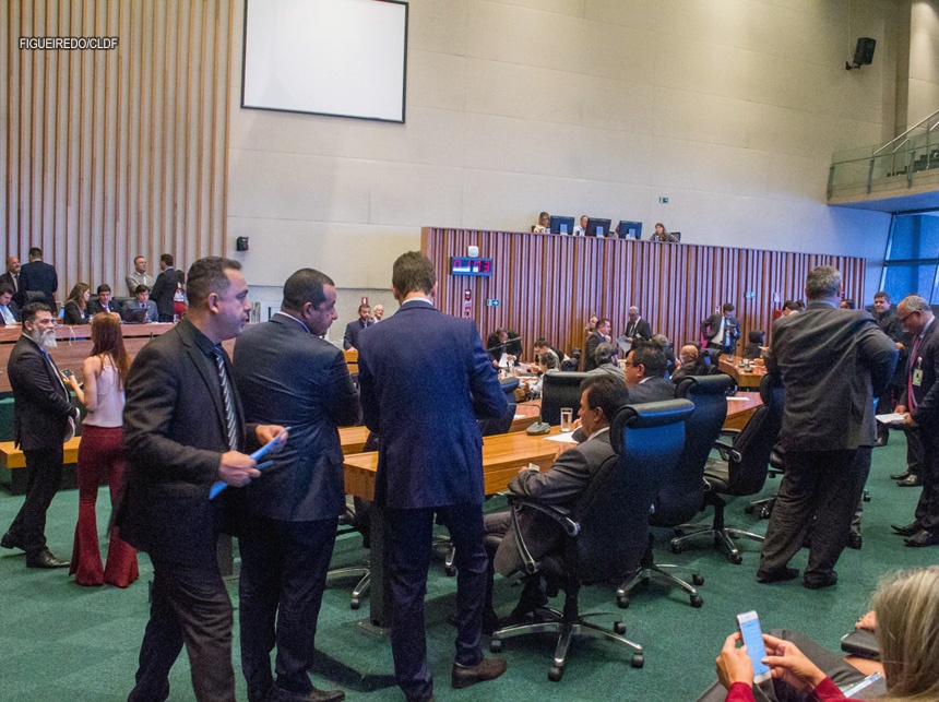 Distritais elogiam disposição do governo de rever reajuste para PMs e bombeiros