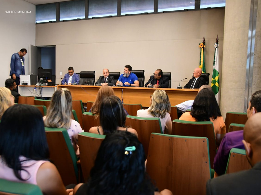 Cobrança de taxa para exercício profissional de fotógrafos em ambientes públicos é debatida na CLDF