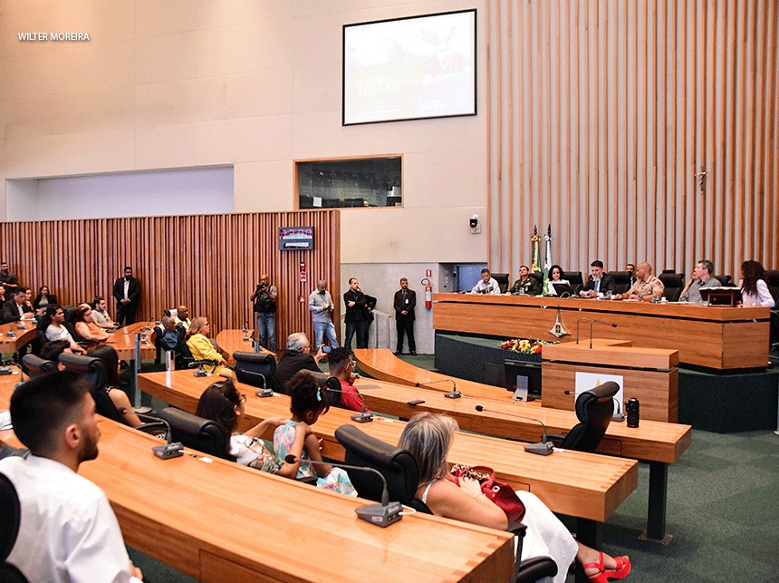Sessão solene da Câmara Legislativa homenageia os 41 anos do Hemocentro