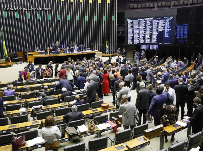 Câmara aprova MP que cria o programa Médicos pelo Brasil
