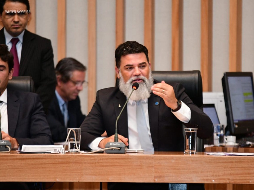 PL de Jorge Vianna cria piso salarial e garante direito de trabalhadores de cooperativas e Home Cares