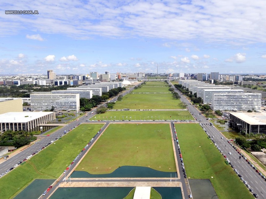 Governo federal extingue 27,5 mil cargos efetivos