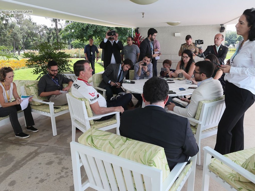 Bolsonaro quer elevar isenção do IR para R$ 3 mil por mês