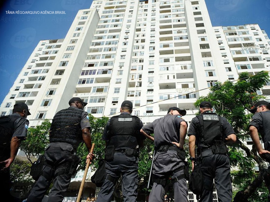 Bolsonaro extingue prisão disciplinar para PMs e bombeiros