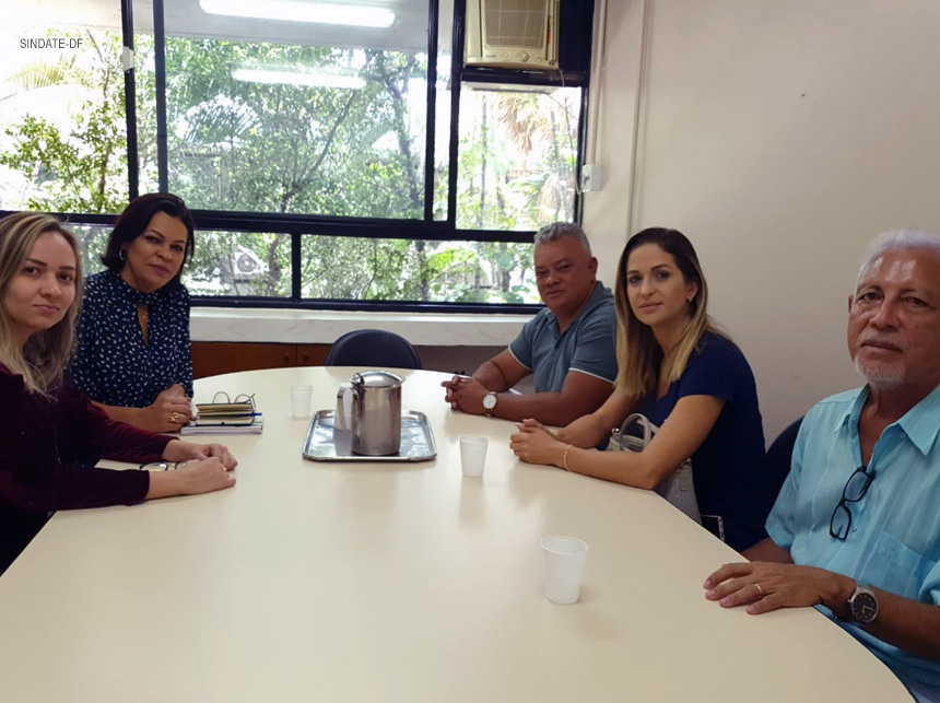 Direção do Sindate-DF vai à Secretaria de Saúde para cobrar agilidade em relação ao pagamento da Gata