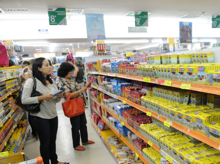 Cartão Material Escolar: Credenciamento de papelarias termina sexta-feira (10) no DF
