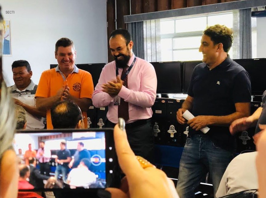 SECTI faz doação de computadores para a biblioteca do Paranóa