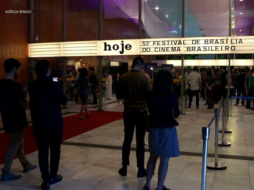 Bolsonaro veta integralmente projeto que prorrogava incentivos ao cinema