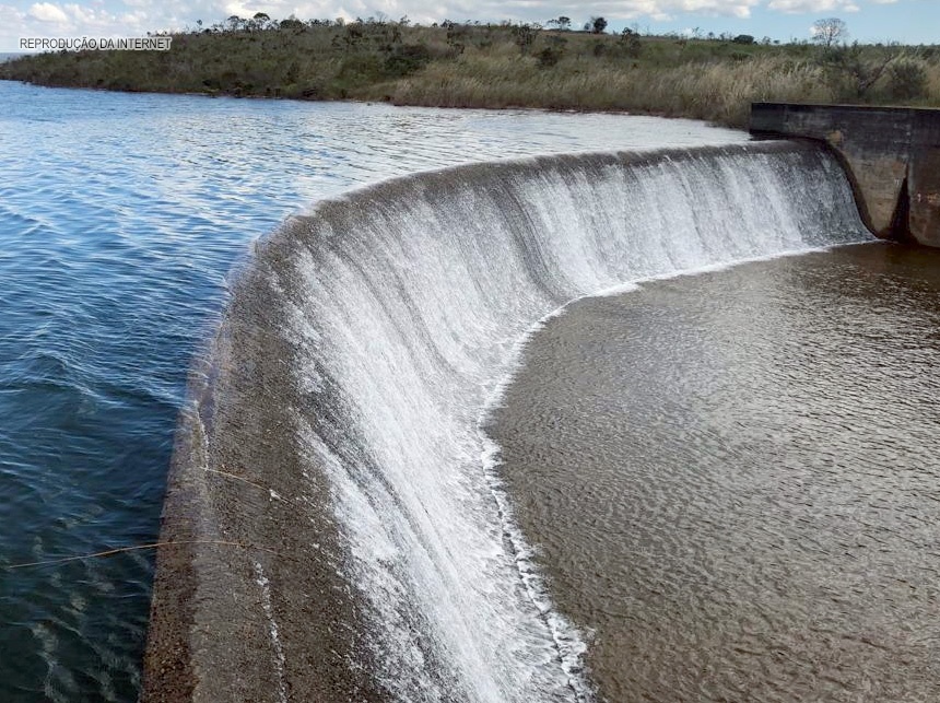 Abastecimento: Barragem de Santa Maria transborda nesta quinta-feira (27)