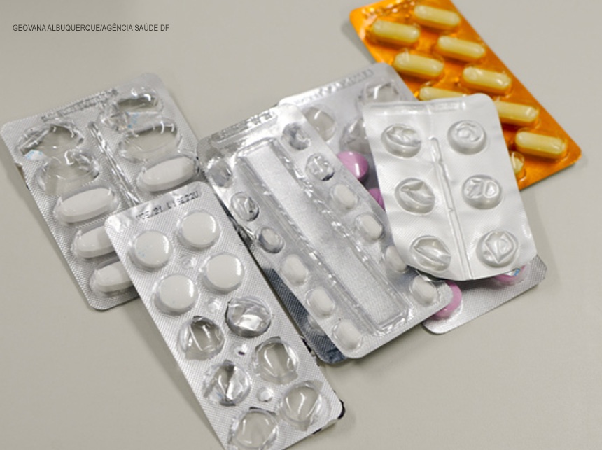Medicamentos não devem ser descartados em lixo comum