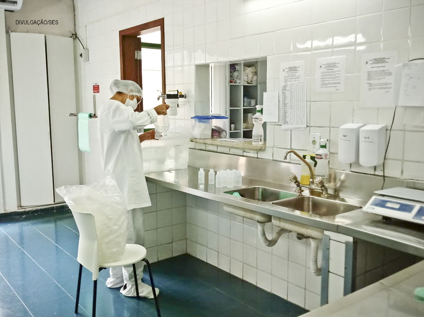Laboratório comprova garantia de qualidade no lactário do HRT