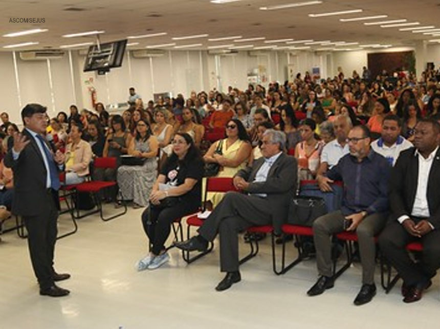 Simpósio capacita professores para atender alunos com deficiência