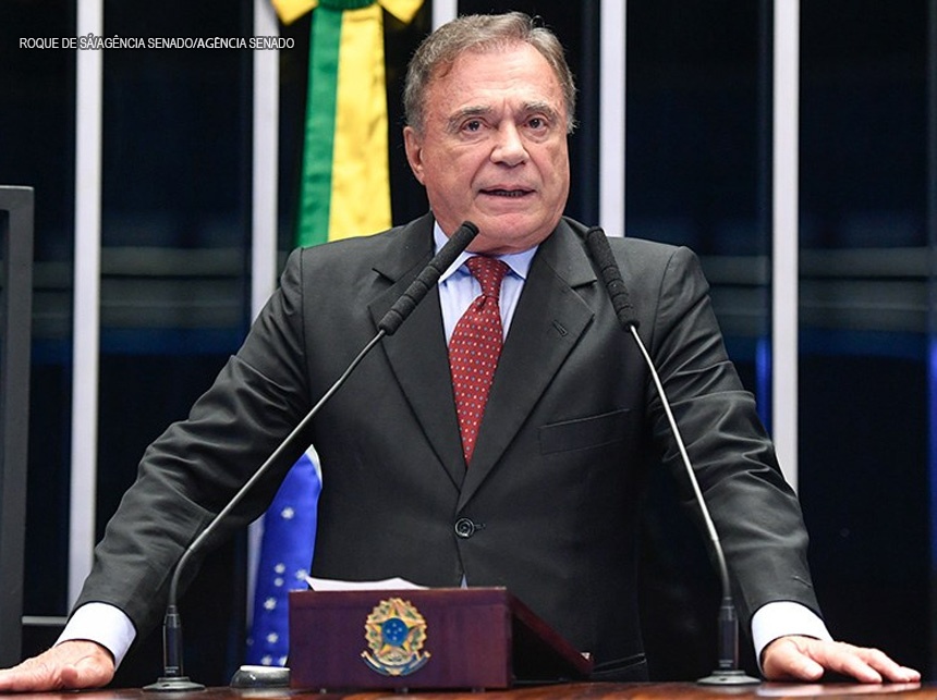 Alvaro Dias cobra do governo respostas para PIB baixo e critica convocação de manifestações