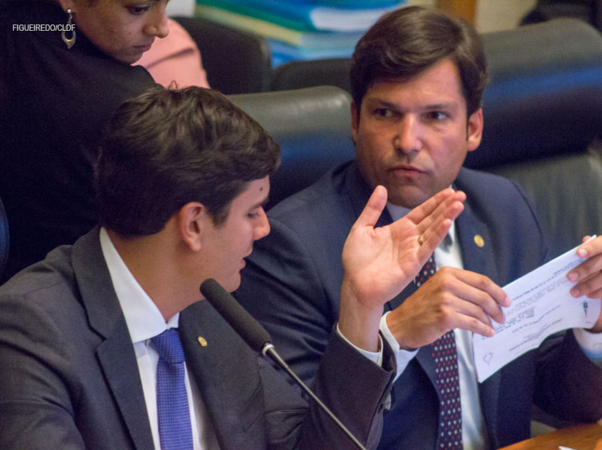 Câmara aprova projetos para coibir violência contra a mulher