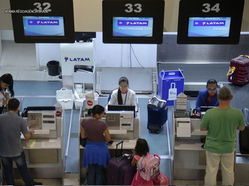 Ômicron: Secretaria de Saúde do DF monitora viajantes de voo com origem de Cancun