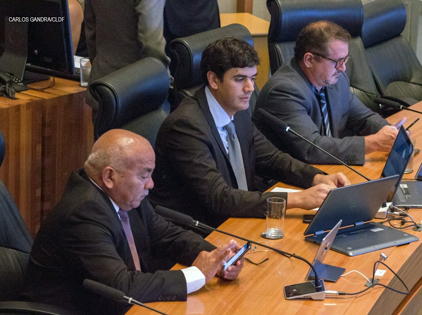 CLDF: Medidas do GDF para deter coronavírus repercutem entre distritais