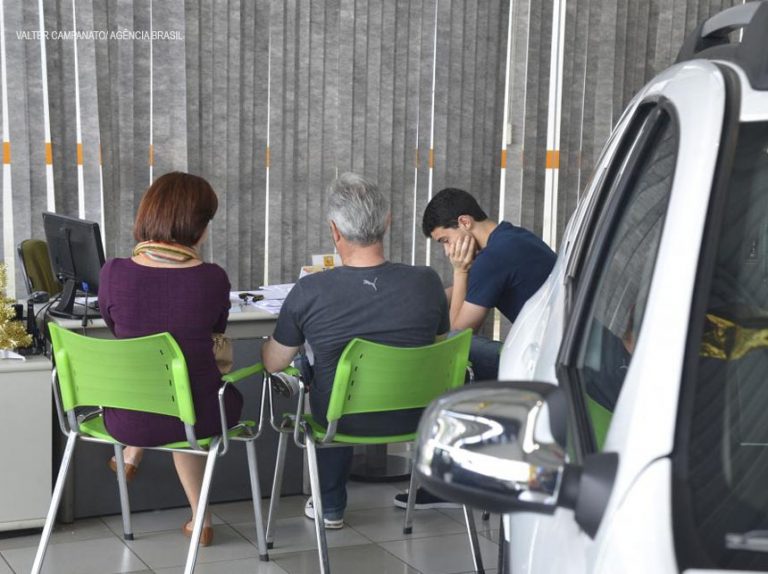 Projeto de lei pode obrigar concessionárias e lojas de veículos do DF a entregar vistoria completa ao consumidor