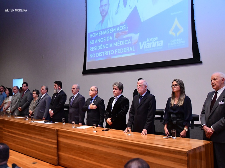Residentes são homenageados pela CLDF em sessão presidida por Jorge Vianna