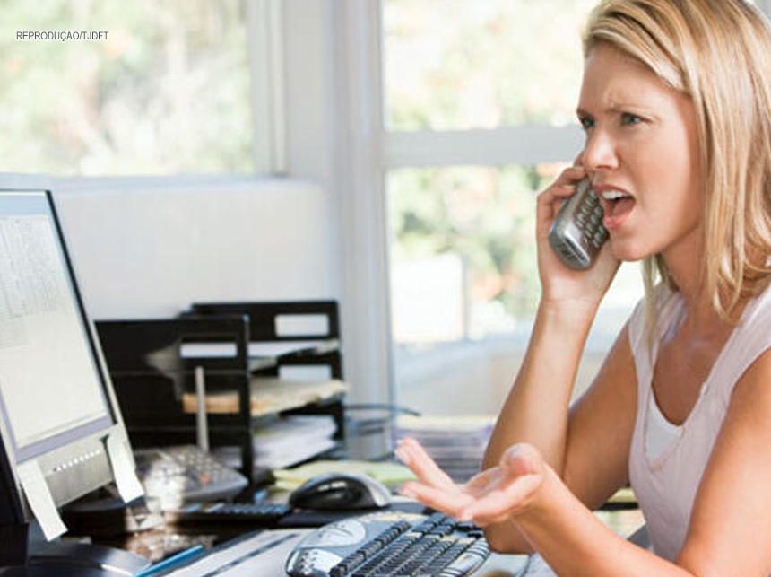 Empresa de telefonia deve permitir mudança para plano de menor valor por meio de site ou aplicativo