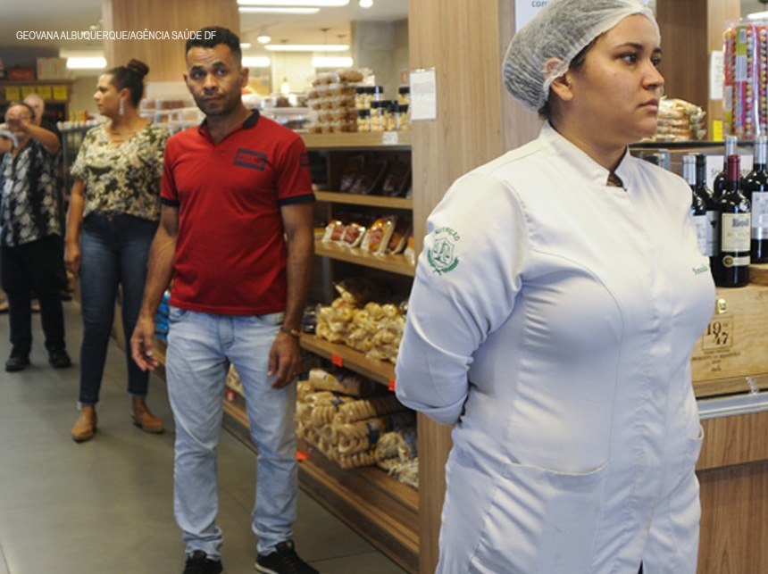 Vigilância Sanitária fiscaliza estabelecimentos comerciais do DF