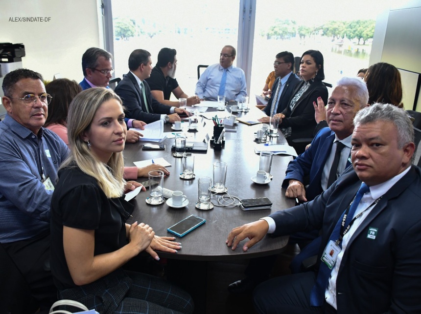 Ibaneis sanciona lei que incorpora GATA para servidores da saúde