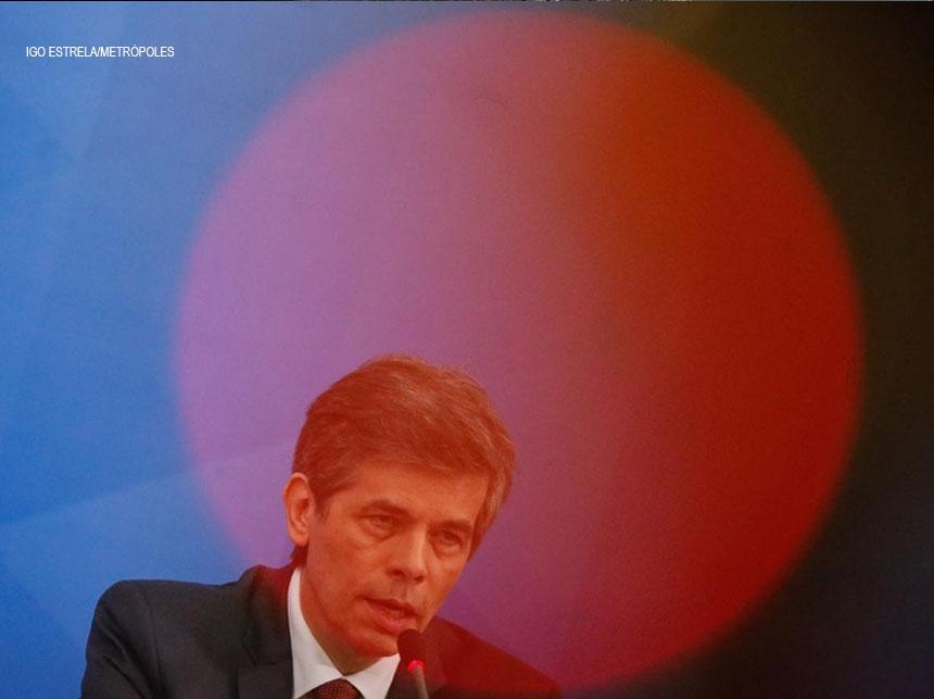 Ministro da Saúde cancela compra de 15 mil respiradores vindos da China