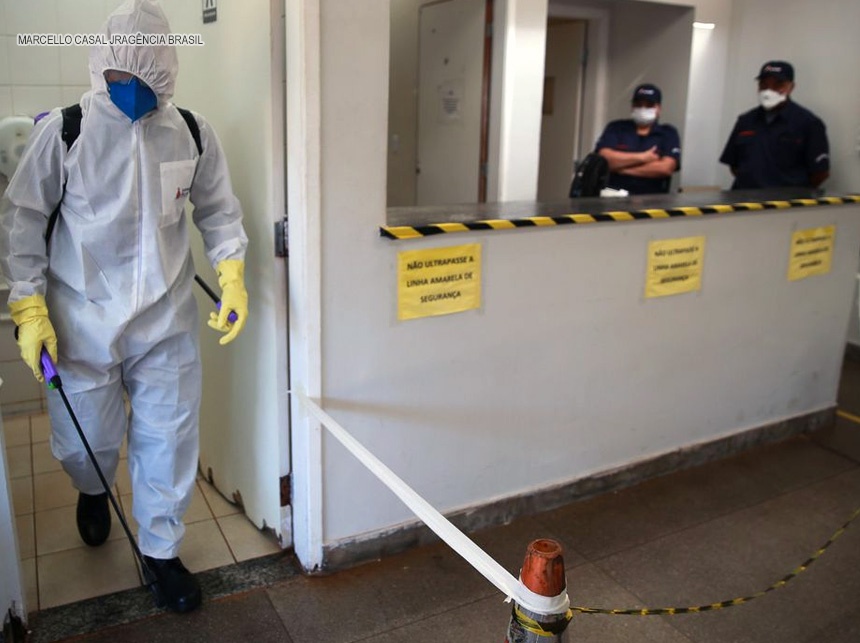 Número de casos de covid-19 sobe para 7.910; mortes chegam a 299