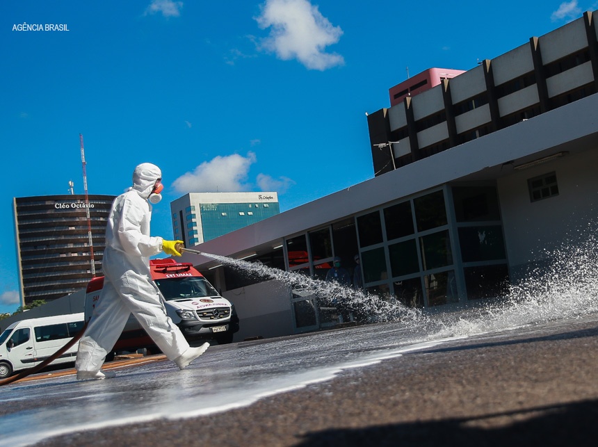 Brasil registra 800 mortes pelo novo coronavírus