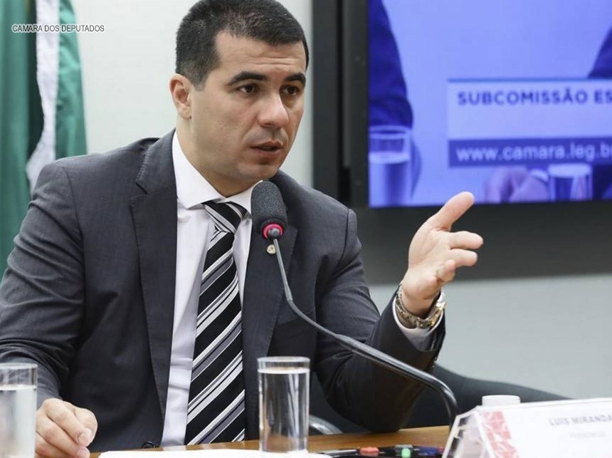 Justiça absolve acusados de extorquir Luis Miranda, por falta de provas