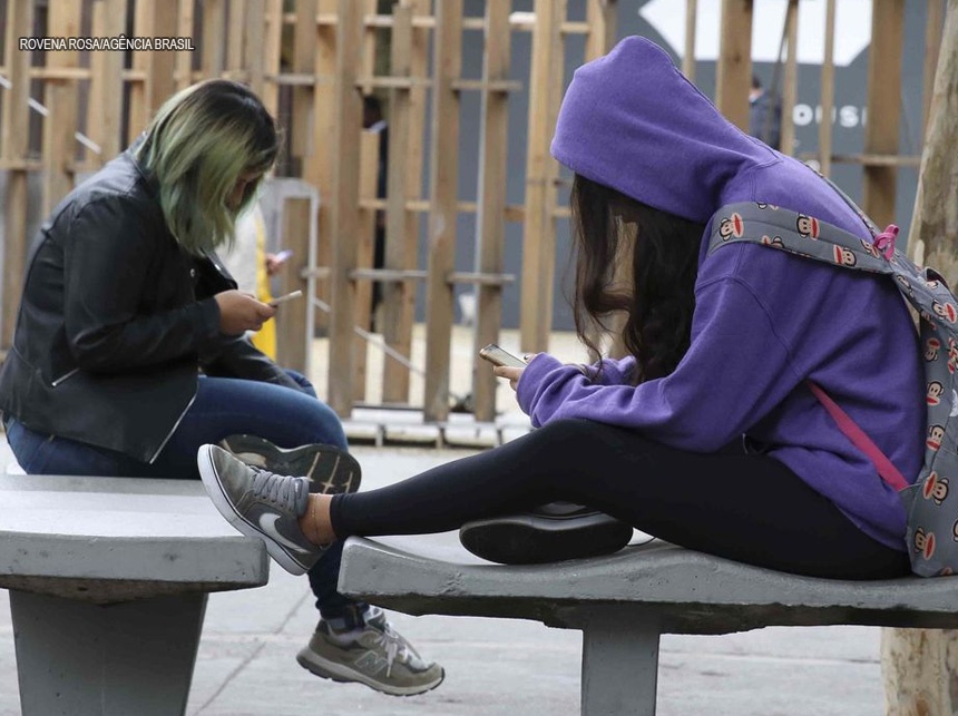 Covid-19: Estados e governo federal devem monitorar aglomerações por sinais de celulares e geram preocupações