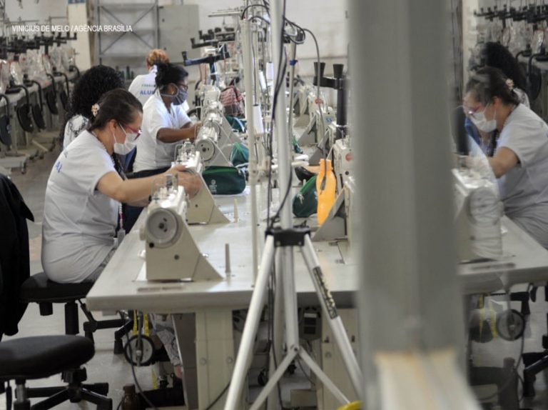 Fábrica Social recebe mais de 1,5 mil metros de tecido para confeccionar máscaras