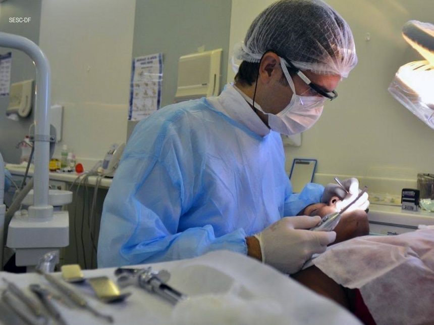 Sesc-DF presta atendimento de emergência à população do Distrito Federal na área de odontologia