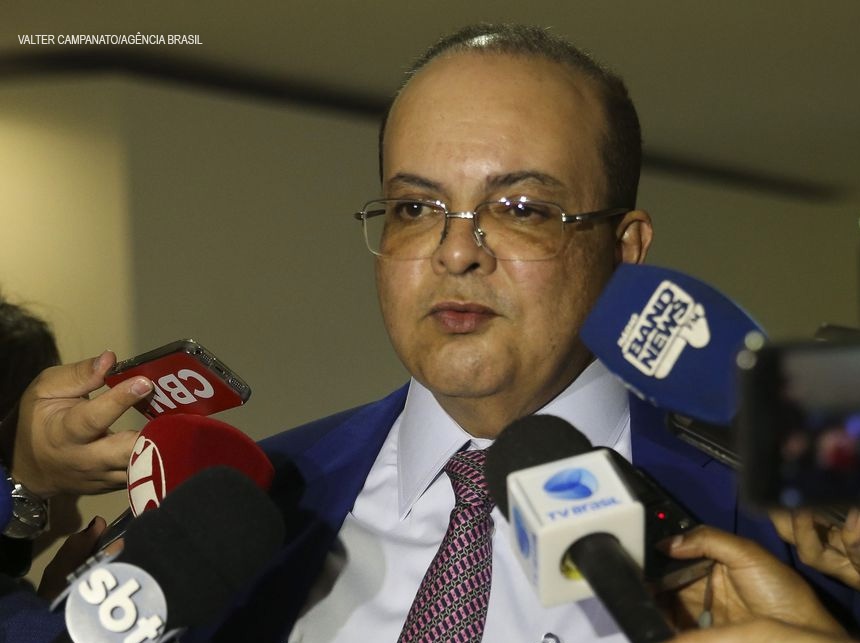 Ibaneis Rocha desiste de negar vagas no DF a pacientes de Goiás