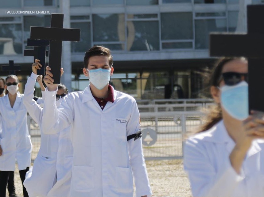 Enfermeiros fazem ato no DF para reforçar necessidade de isolamento social: ‘Estamos morrendo’