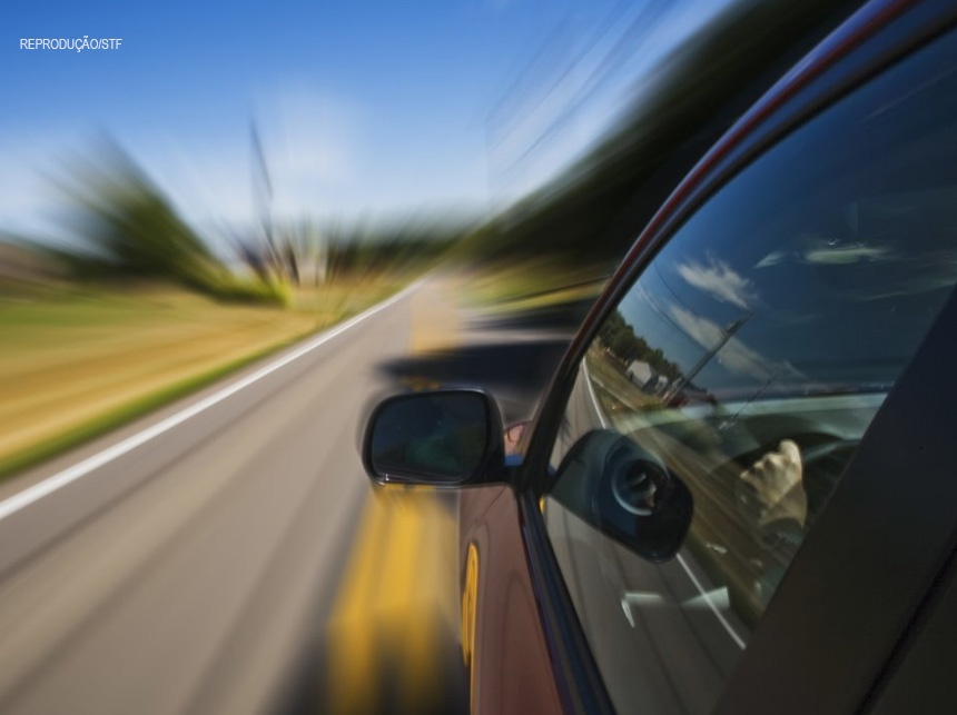 STF: Suspensão imediata do direito de dirigir em caso de excesso de velocidade superior a 50% é constitucional