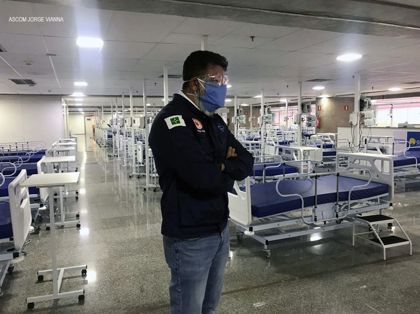 Jorge Vianna fiscaliza hospital de campanha no Estádio Mané Garrincha
